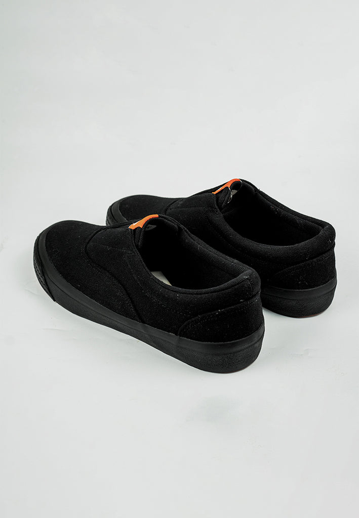 Sepatu Sneakers Footwear Emba® Cycle Slip On Core Black