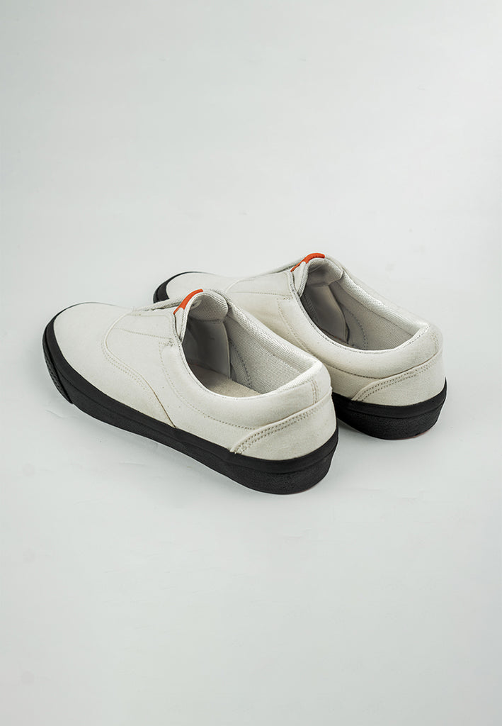 Sepatu Sneakers Footwear Emba® Cycle Slip On White Black